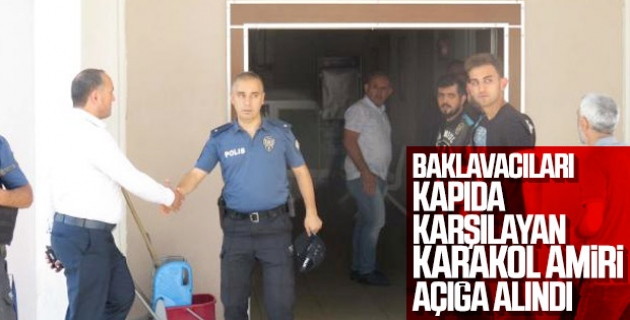 Trafik magandasıyla tokalaşan polis açığa alındı