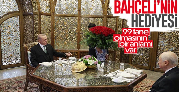 Devlet Bahçeli'den Cumhurbaşkanı Erdoğan'a 99 gül hediyesi