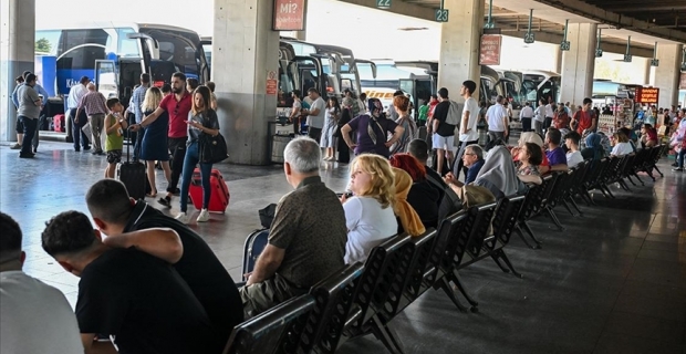 Emeklilere şehirler arası otobüslerde yüzde 20 indirim yapılacak