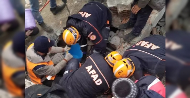 81’inci saatte enkazdan çıkarılan Beşir: Karanlıktı, çok bir şey görmüyordum