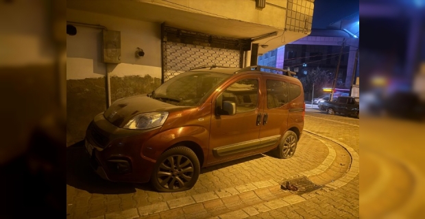 2 motosikletli araçların lastiklerini patlattı