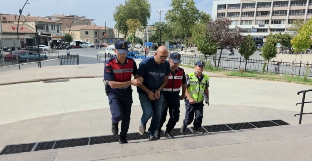 İzmir Büyükşehir personeli, FETÖ’den ihraç polis kimliğiyle yakalandı
