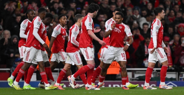 Premier Lig'de lider Arsenal, Brentford'u iki golle geçti