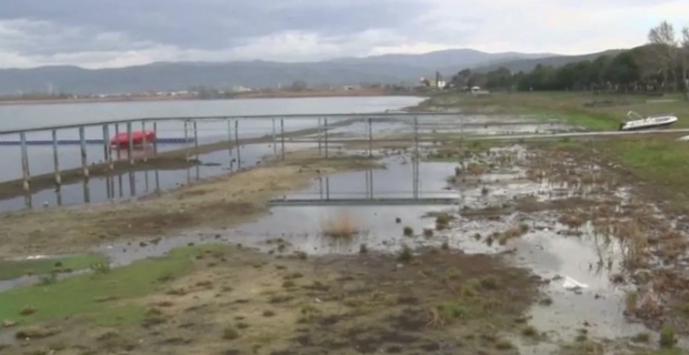 Fabrikaların tonlarca su çektiği İznik Gölü 200 metre çekildi