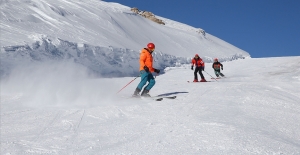 Kayak merkezlerinde en fazla kar kalınlığı 159 santimetreyle Hakkari'de ölçüldü