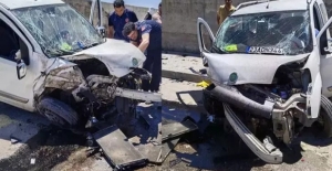 Duvara çarpan hafif ticari aracın sürücüsü öldü
