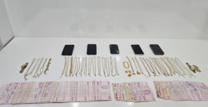 Kuyumcuları sahte altınla dolandırdılar, yakalandılar