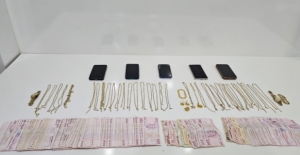 Kuyumcuları sahte altınla dolandırdılar, yakalandılar