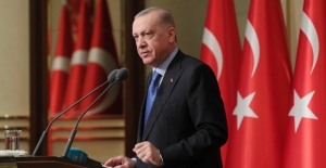 Cumhurbaşkanı Erdoğan "Devrim" dedi, bütün salon ayağa kalktı