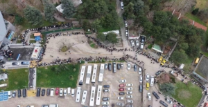 Yüzlerce metre kuyruk...